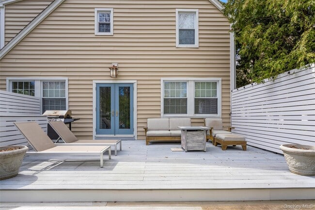 Building Photo - 225 Larchmont Ave