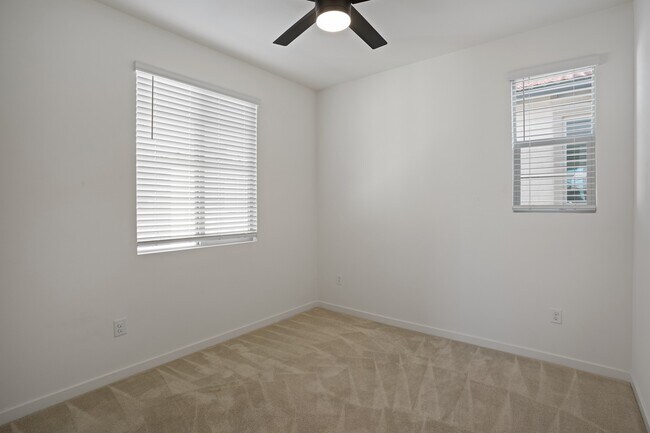 Building Photo - 839 Cranberry Way