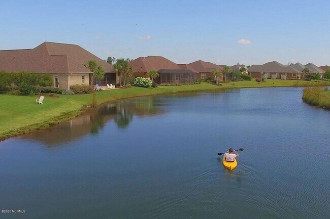 Building Photo - ~ COMPASS POINTE ~