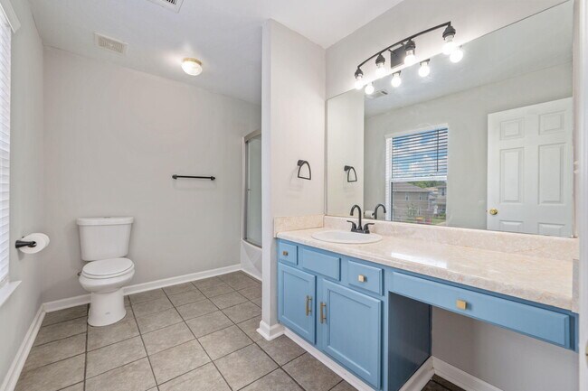 Building Photo - 242 Wainwright Dr