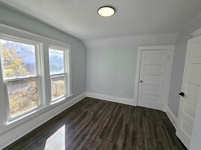 Building Photo - 328 Rosewood Ave