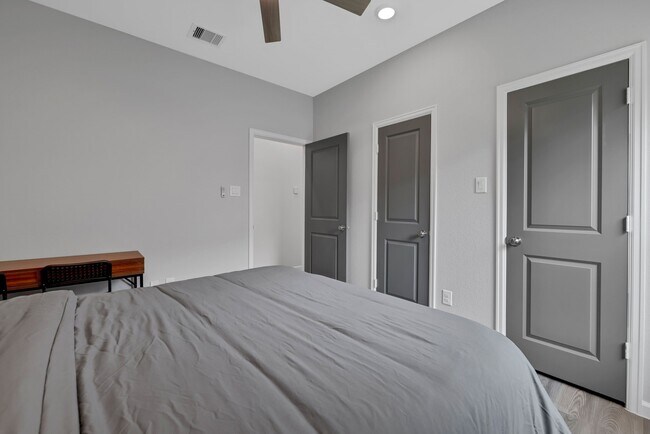 Building Photo - 4933 Chester Lk Ln