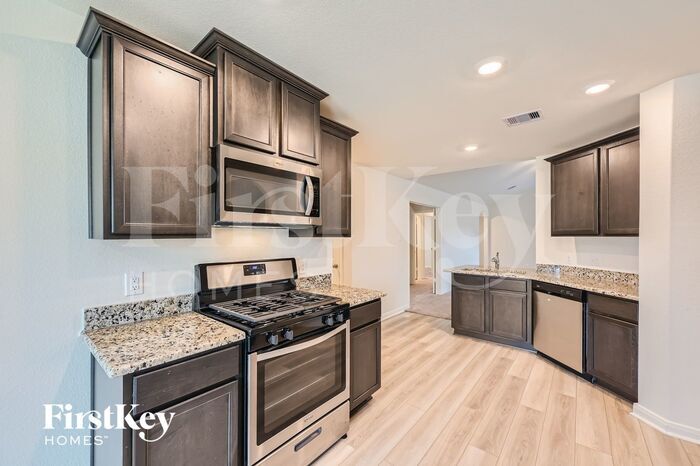 Building Photo - 26615 Ezemily Dr