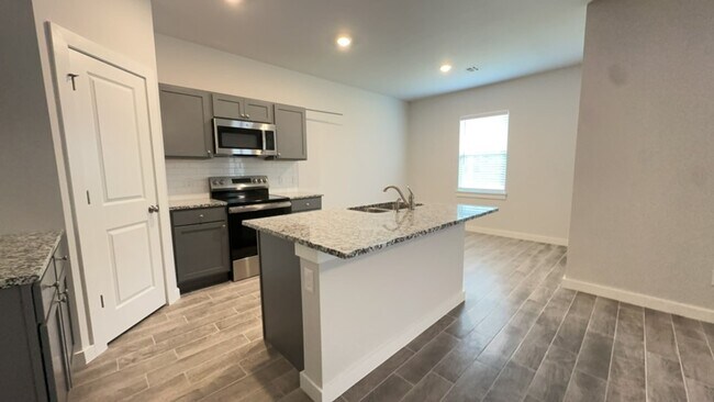 Building Photo - Beautiful 3 Bedroom, 2 Bathroom on a 1.91 Acre Lot in Ridge Creek Addition!