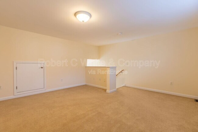 Building Photo - 330 Crystal Ave