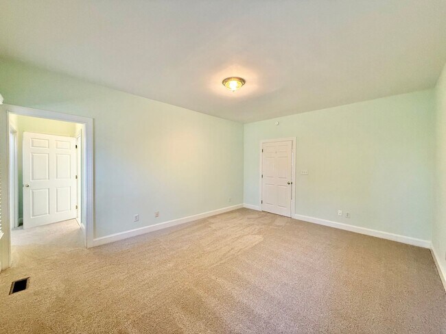 Building Photo - Charming 3BD, 2BA Raleigh Ranch-Style Home in a Quiet Neighborhood Near Crabtree Valley Mall, RDU...