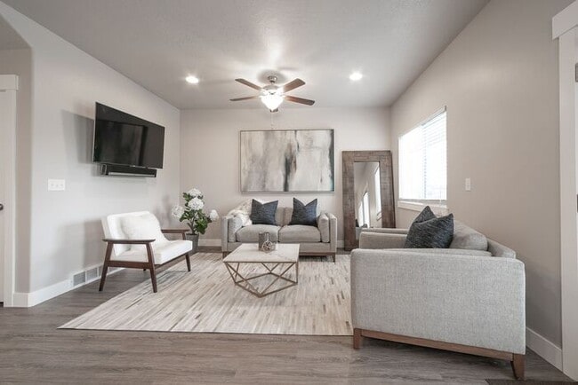 Building Photo - Text RENT to +18019018302