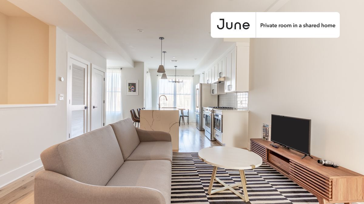 Building Photo - Room in Shared 2 bed/2.5 bath home