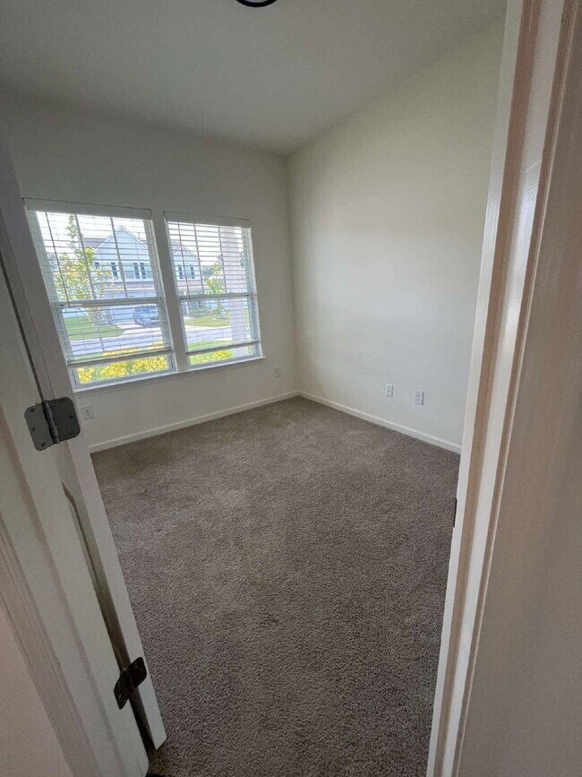 Building Photo - 4028 Centerpiece Ct