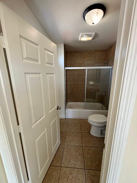 Building Photo - 324 W 77th St