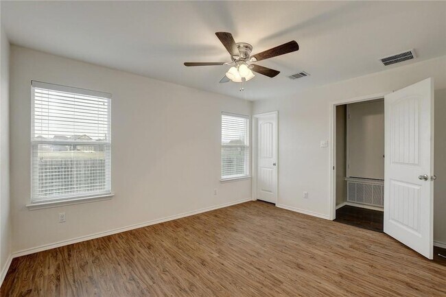 Building Photo - 261 New Bridge Dr