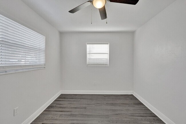 Building Photo - Beautiful 3 bedroom 2 bath Home in Miramar...