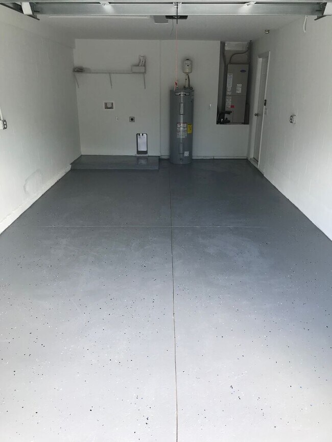 Building Photo - 44 Karat Path