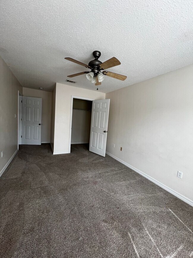 Building Photo - 202 Johnson Ct