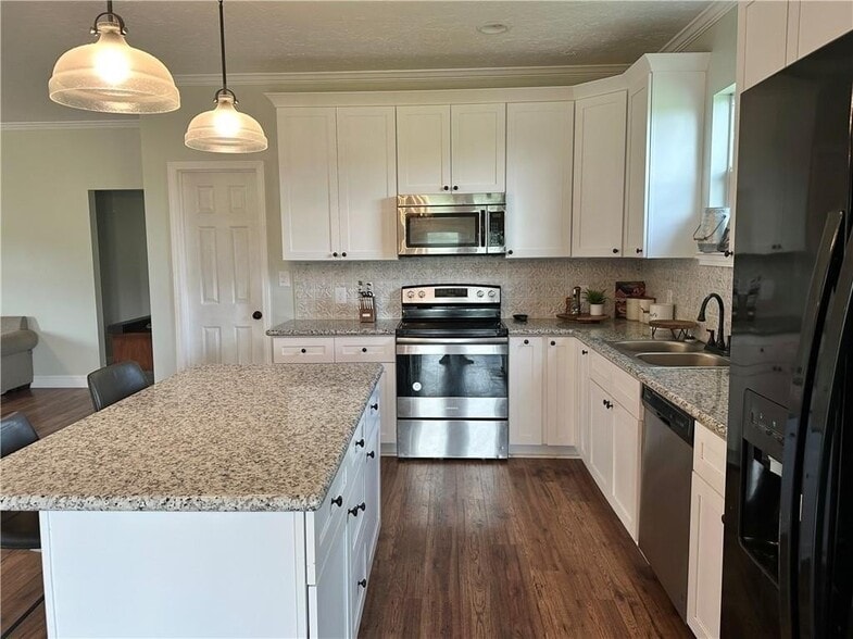 Building Photo - 24473 Timbercrest Dr