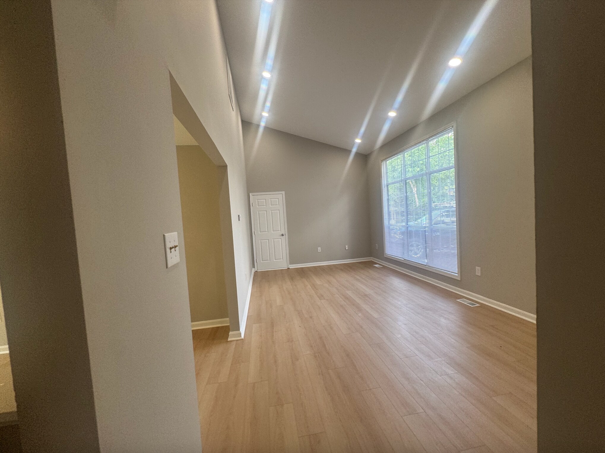 Building Photo - 5 Renwick Ct