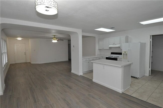 Building Photo - 1116 Porterfield Dr