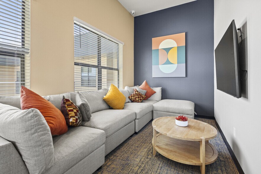 Building Photo - 1812 Hickory St