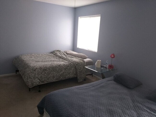 Building Photo - 870 Waterview Dr