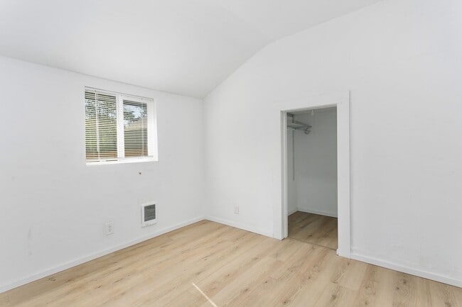 Building Photo - 2014 E 88th St