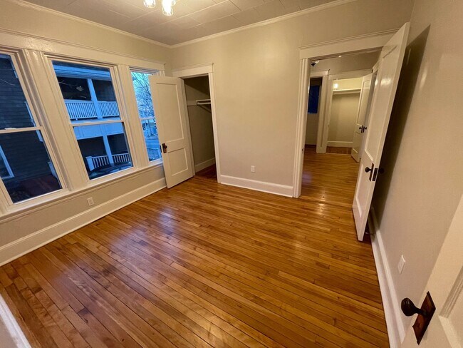 Building Photo - 94 Mellen St