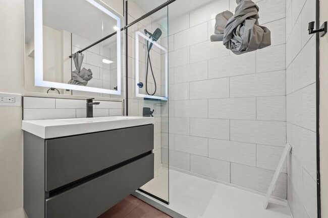 Building Photo - 102 Christopher Columbus Dr