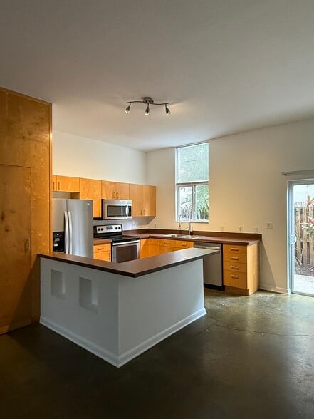 Building Photo - 829 3rd Ave N