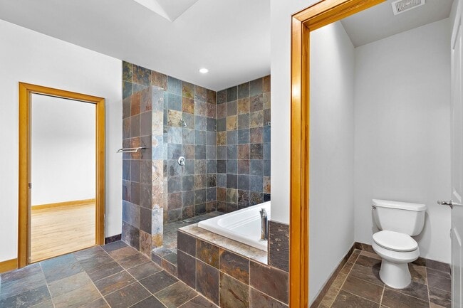 Building Photo - 1414 Rosewood St