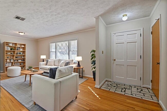 Building Photo - 839 Greg Dr