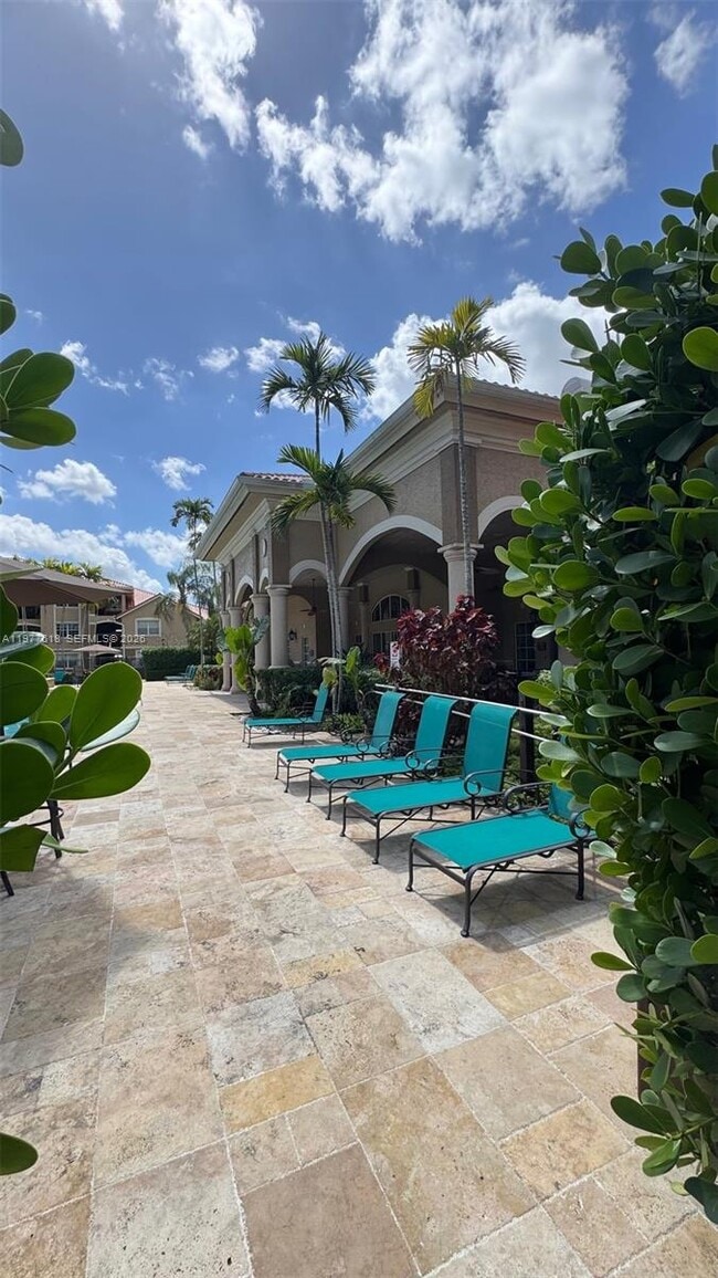 Building Photo - 131 SW 117th Ave