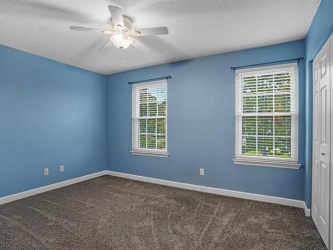 Building Photo - Three Bedroom Townhome in Southwood