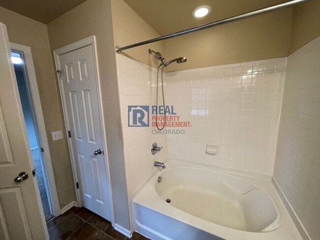 Building Photo - 2608 Stonecrop Ridge Grove