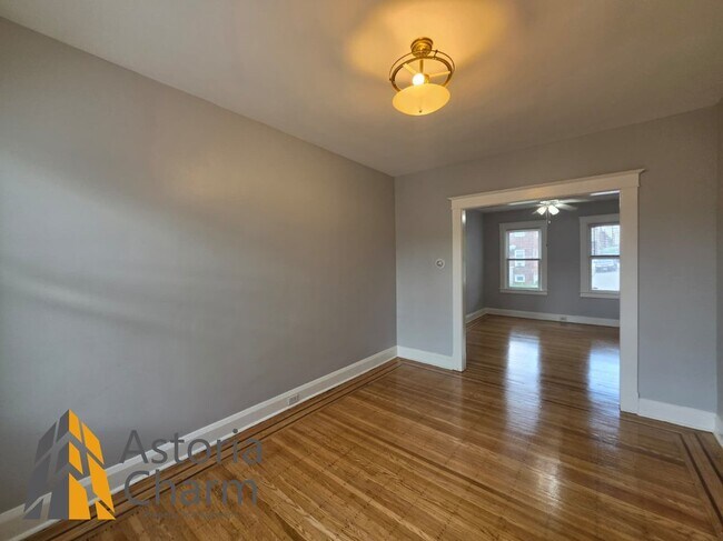 Building Photo - 3016 Pelham Ave