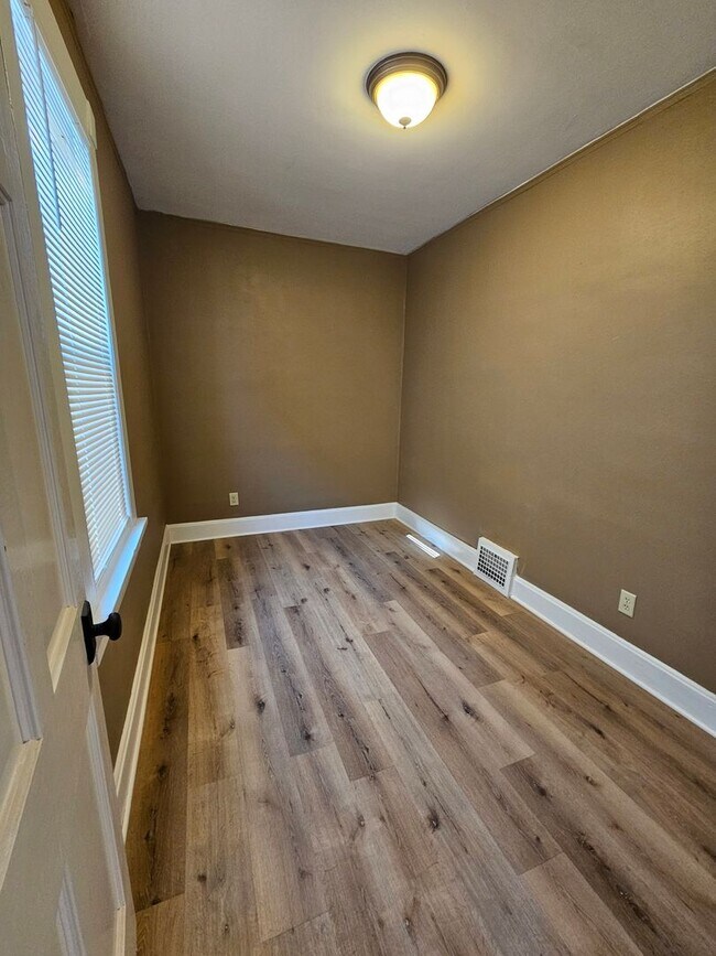 Building Photo - BNH- 2482