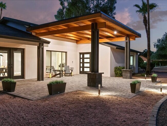 Building Photo - 6001 E Corrine Dr