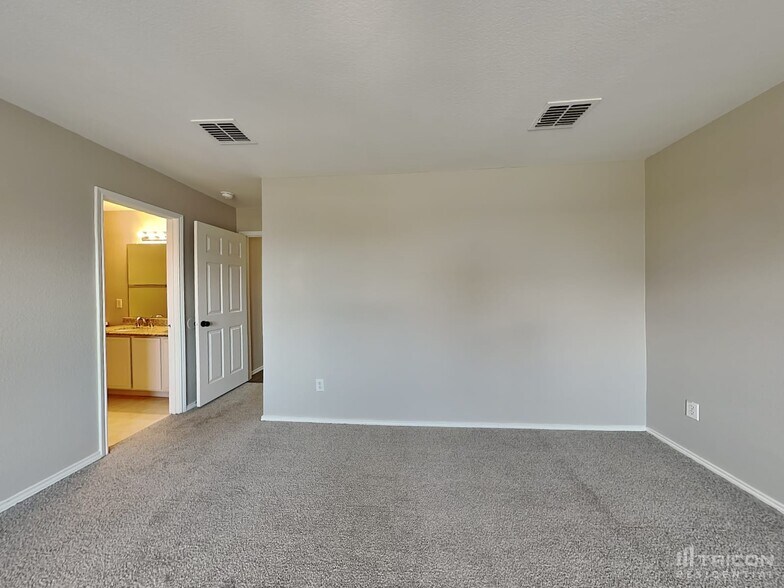Building Photo - 1301 Water Lily Dr