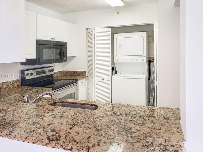 Building Photo - 2731 Ocean Club Blvd