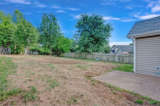 Building Photo - Move-In Ready 3B/2B Nashville Home!