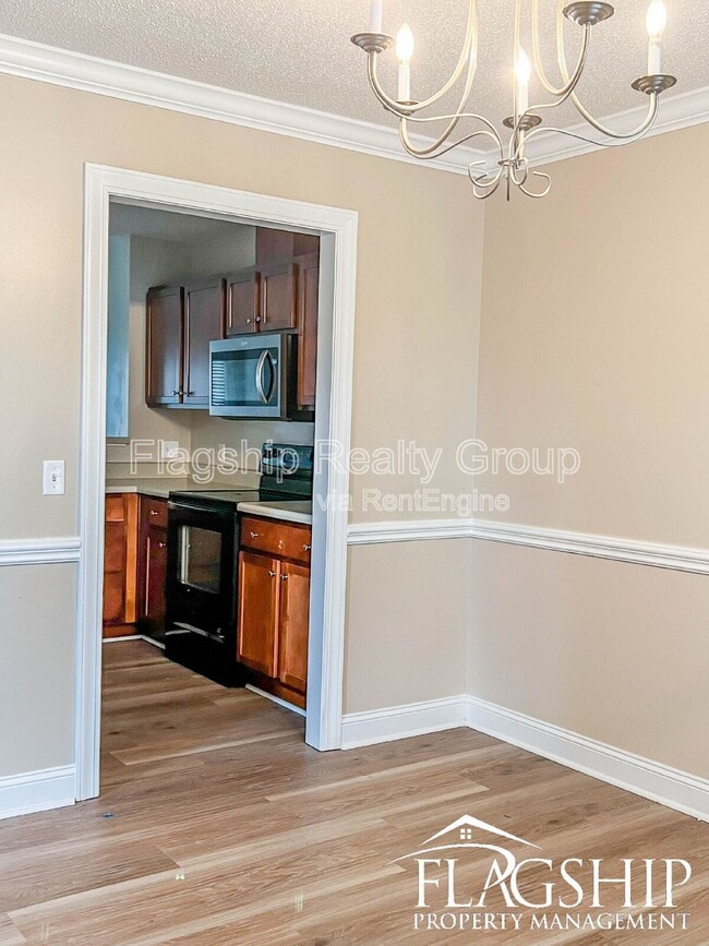 Building Photo - 2313 Sadler Dr