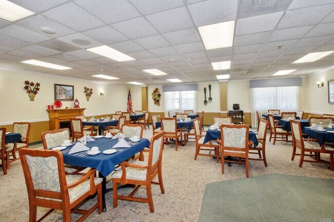 Building Photo - 565 Albany Ave