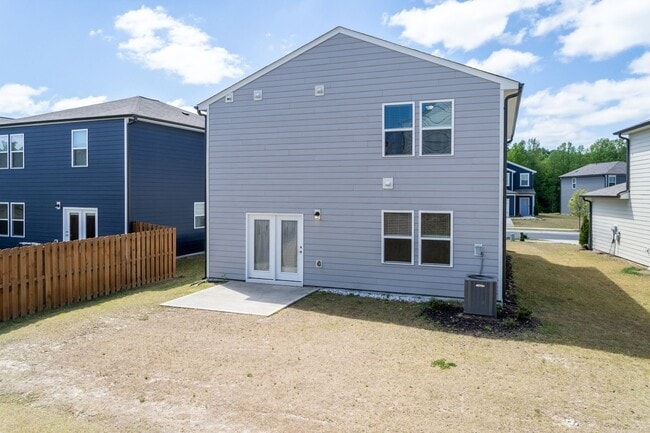 Building Photo - Move In Ready Three Bedroom Home!