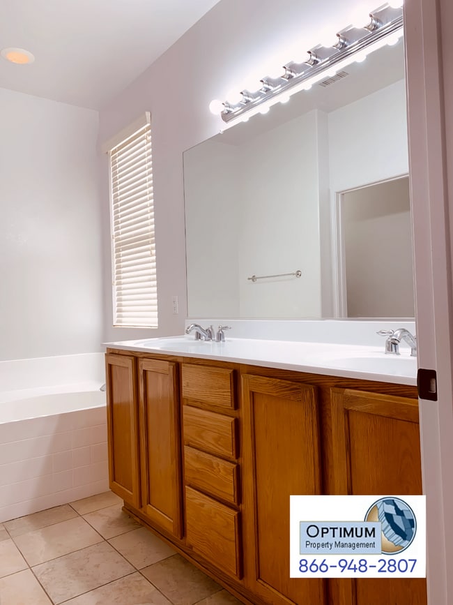 Building Photo - Beautiful 4 Bedroom, 2 Bathroom Single-Family Home in the Heart of Adelanto