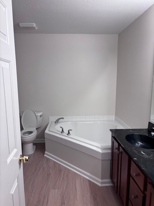 Building Photo - 83 Birkshire Way