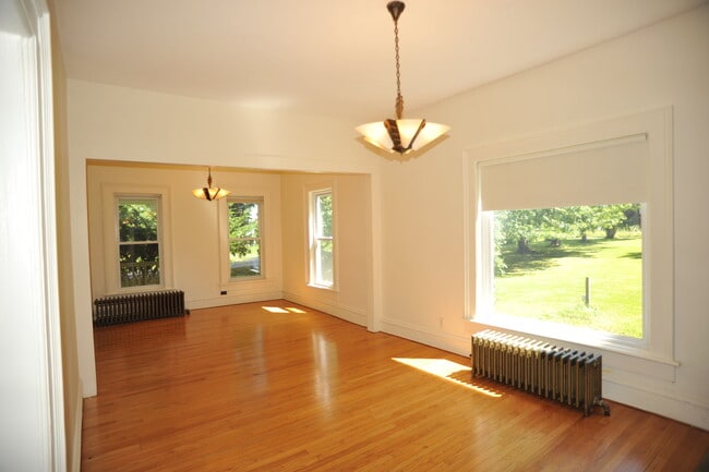 Building Photo - 8071 River Rd