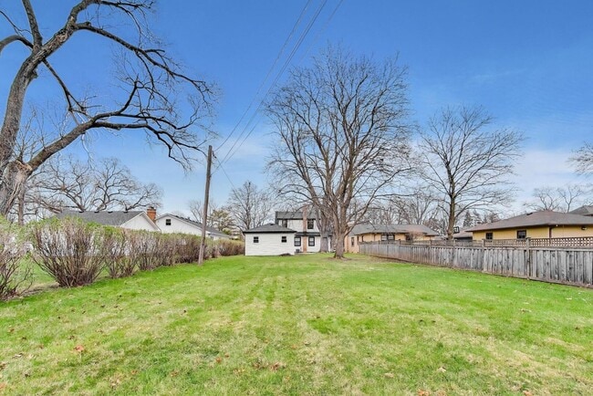 Building Photo - 408 S Maple St