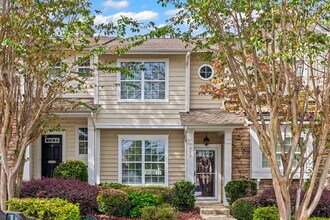 Building Photo - "Charming 2-Bedroom Townhouse Retreat in B...
