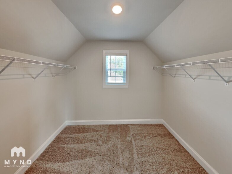 Building Photo - 102 Sina St