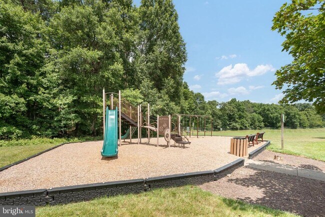 Building Photo - 46613 Silhouette Square