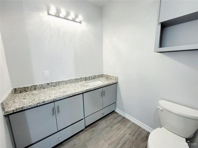 Building Photo - 3815 Las Vistas Ln