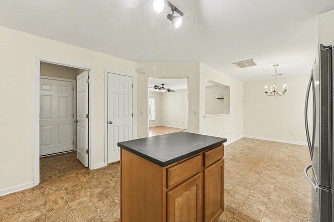 Building Photo - 272 Clayburne Dr